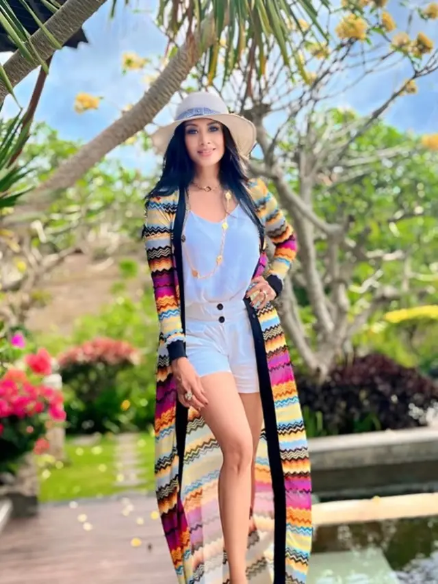 Model Cardigan Panjang Diah Permatasari