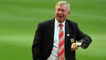 Mantan pelatih MU, Sir Alex Ferguson, bukanlah penyuka tren sepatu sepak bola warna-warni. Ferguson hanya membolehkan memakai sepatu berwarna hitam terutama untuk pemain-pemain muda. (AFP/Paul Ellis)