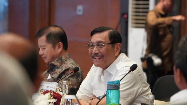Menteri Koordinator Bidang Kemaritiman dan Investasi (Menko Marves) Luhut Binsar Pandjaitan menghadiri Rakor Program Kerja 2023-2024 di Kantor Kementerian Pariwisata dan Ekonomi Kreatif (Kemenparekraf). (Kemenko Marves)