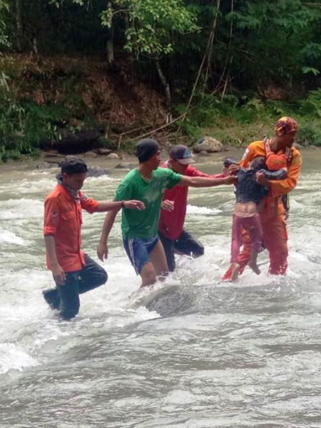 Sulitnya Evakuasi Korban Bus Sriwijaya di Derasnya Arus Sungai Pagar Alam