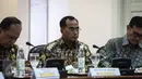 Menhub Budi Karya Sumardi menghadiri Sidang Paripurna Dewan Energi Nasional di Kantor Presiden, Kompleks Istana Kepresidenan, Jakarta, Kamis (5/1). Rapat membahas RUEN dan Strategi Pencapaian Target Energi Baru Terbarukan. (Liputan6.com/Faizal Fanani)