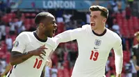 Penyerang Inggris, Raheem Sterling, melakukan selebrasi usai mencetak gol ke gawang Kroasia pada laga Piala Eropa 2020 di Stadion Wembley, Minggu (13/6/2021). (Glyn Kirk/Pool Photo via AP)