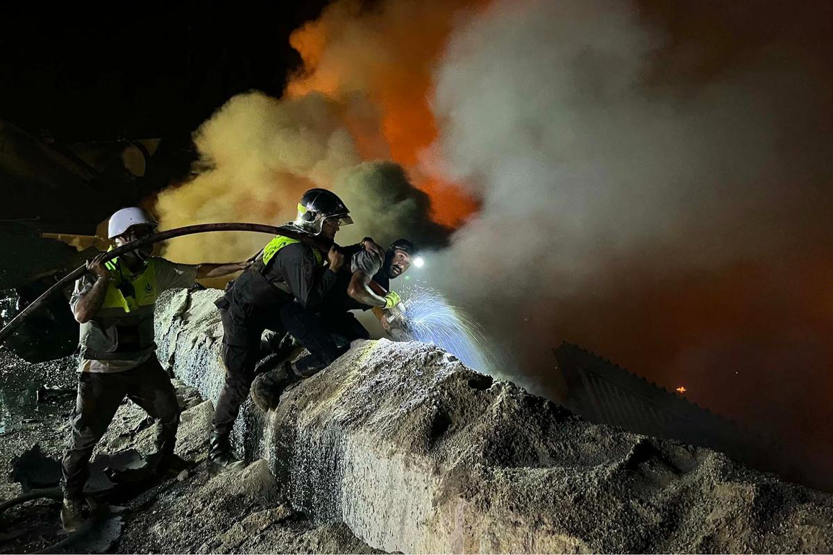 FOTO: Kebakaran Besar Usai Serangan Udara Israel, Lebanon Tuding Pelanggaran Gencatan Senjata