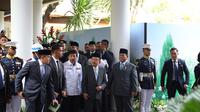 Presiden Prabowo Subianto dan Kepala BPIP Yudian Wahyudi saat menghadiri upacara Peringatan Hari Lahir Pancasila Tahun 2025 yang ke 80 Tahun secara khidmat di Lapangan Gedung Pancasila, Jakarta, Senin (2/6/2025). (Tim News).