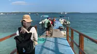 Wisatawan saat berada di salah satu pelabuhan di Nusa Penida. (Dok: Liputan6.com/dyah)