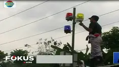 Perum Jasa Tirta 1 Begawan Solo dan BPBD pasang alat pendeteksi banjir di Desa Waru, Kebak Keramat, Papahan, dan Tasikmadu Kabupaten Karanganyar, Jawa Tengah.