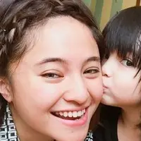 Marshanda menceritakan tingkah lucu Sienna yang mengikuti Marshanda saat sedang dandan.