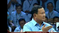 Momen Prabowo Subianto joget silat saat menanggapi komentar Anies Baswedan dan Ganjar Pranowo soal isu pelanggaran HAM dan konflik Papua dalam debat capres 2024. (Foto: Youtube KPU)