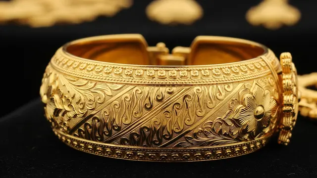 11 Gelang Emas Motif Ukiran Klasik untuk Acara Resmi, Tampil Mewah dan Berkelas