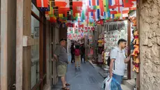 Bola.com berkesempatan mengunjungi pasar tradisional terbesar di Qatar, yaitu Souq Waqif selama meliput Piala Dunia 2022. (Bola.com/Ade Yusuf Satria)
