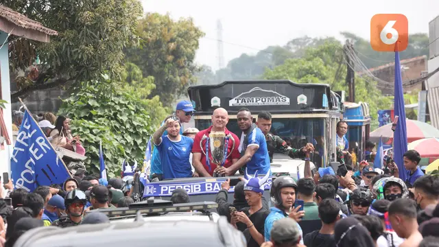 Foto: Pesta Berlanjut! Persib Bandung Rayakan Juara Liga 1 di Kediaman Umuh Muchtar