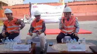 Jajaran Direksi PT AM/NS Indonesia dalam acara Pelepasan Ekspor Baja lapis Seng (Galvanize) di Pelabuhan Tanjung Priok, Jakarta (30/4/2025). (Dok PT AM/NS Indonesia)
