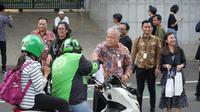 Kejaksaan Agung (Kejagung) menggelar kegiatan berbagi takjil untuk para pejalan kali dan pengendara di sekitaran Gedung Kejagung, Jakarta Selatan, Jumat (21/3/2025). (Liputan6.com/Nanda Perdana Putra)