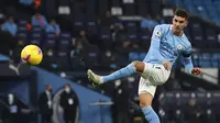 2. Ferran Torres (Manchester City) - Gelandang berusia 20 tahun ini terus menunjukan permainan apiknya bersama Manchester City musim ini. Ferran Torres telah menyumbangkan tiga gol dari empat penampilannya bersama Manchester City di fase grup Liga Champions musim ini. (AFP/Martin Rickett/pool)