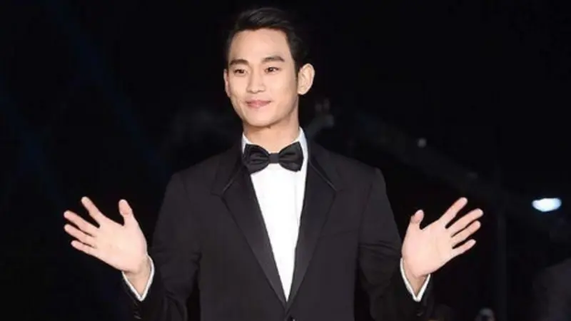  Kim Soo Hyun Terus Menambah Koleksi Piala Penghargaannya