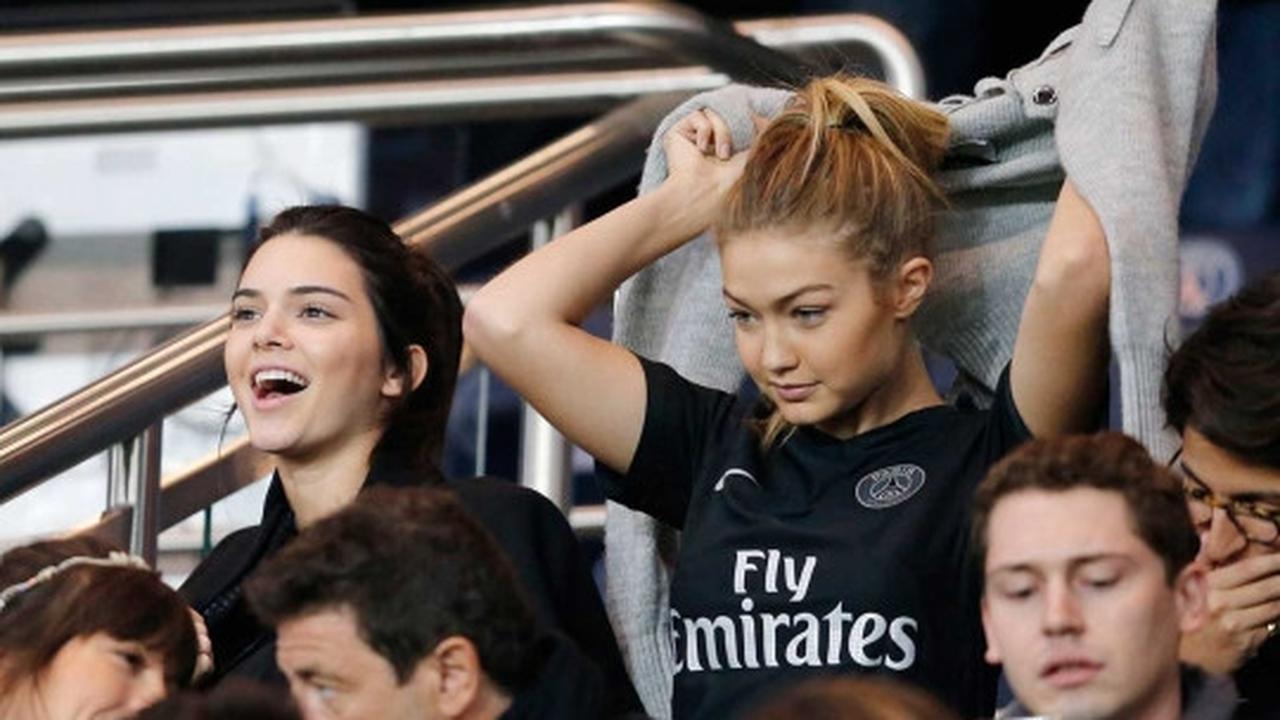 Berkostum PSG, Kendall Jenner tampil cantik