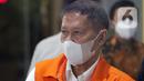 Mantan Dirut PT Pelindo II (Persero) Richard Joost Lino usai menjalani pemeriksaan di Gedung KPK, Jakarta, Senin (26/4/2021). RJ Lino diperiksa sebagai tersangka dugaan korupsi pengadaan tiga unit Quay Container Crane (QCC) di PT Pelindo II tahun 2010. (Liputan6.com/Helmi Fithriansyah)