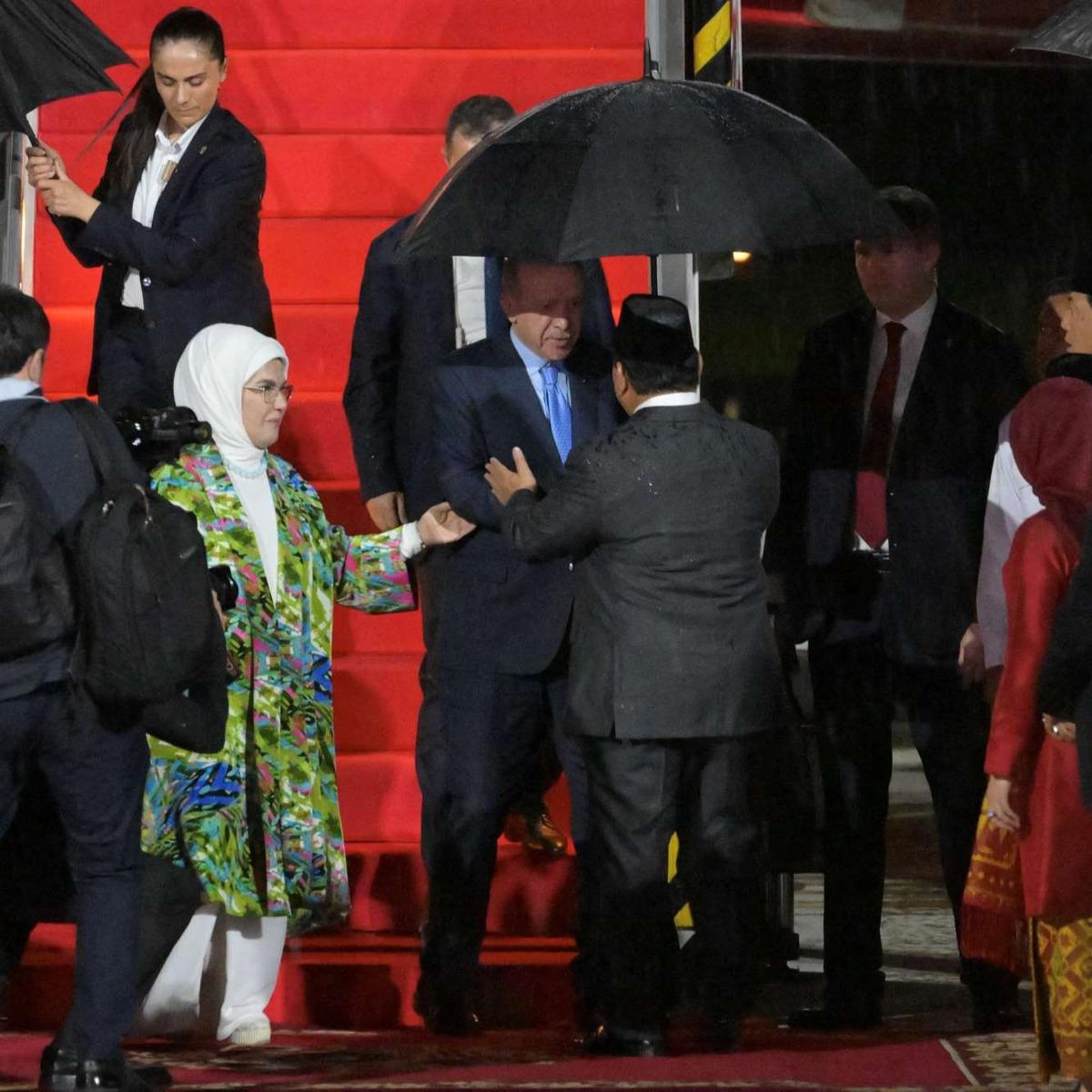 Prabowo sambut kedatangan Erdogan di Lanud Halim Perdanakusuma