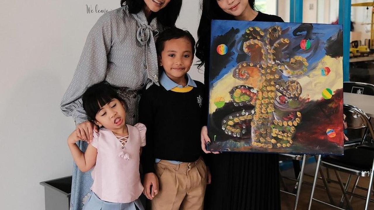 Bagikan Momen Kelulusan Xabiru