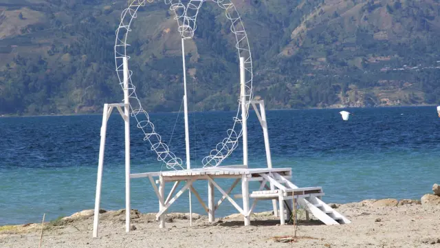 Mengenal Batuhoda, Pantai Menawan di Danau Toba