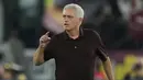 Dalam laga yang dimenangi tim tamu Atalanta dengan skor tipis 1-0 tersebut Jose Mourinho diusir wasit yang memimpin laga, Daniele Chiffi pada menit ke-57 saat AS Roma telah tertinggal 0-1. (AP/Andrew Medichini)