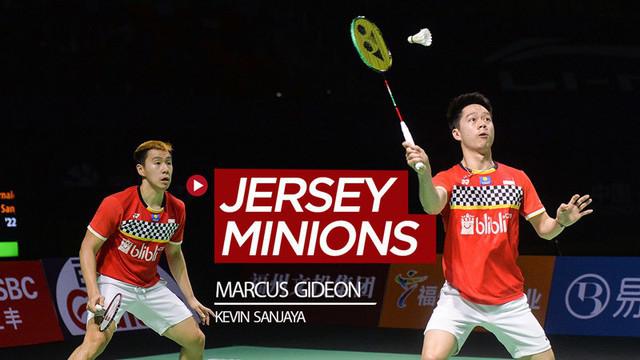 Berita video beragam jersey menarik pasangan bulutangkis Indonesia di nomor ganda putra, Marcus Gideon / Kevin Sanjaya, saat mereka bertanding.