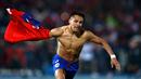 Penyerang Chili, Alexis Sanchez melakukan selebrasi usai mencetak gol ke gawang Argentina di final Copa America 2015 di Stadion Nasional, Chili, (4/7/2015). Chili menang lewat adu penalti atas Argentina dengan skor 4-1. (REUTERS/Marcos Brindicci)