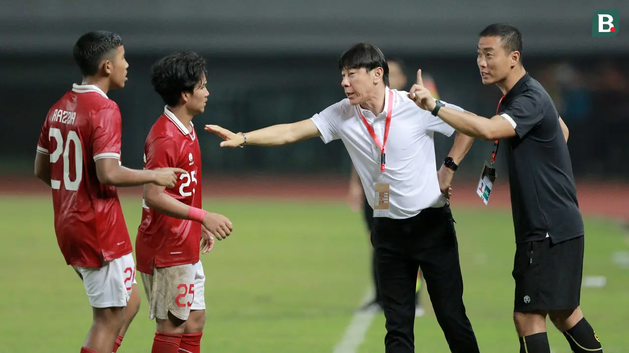 Foto: Ekspresi Serius Shin Tae-yong meski Timnas Indonesia U-19 Menang Banyak atas Brunei Darussalam di Piala AFF U-19 2022