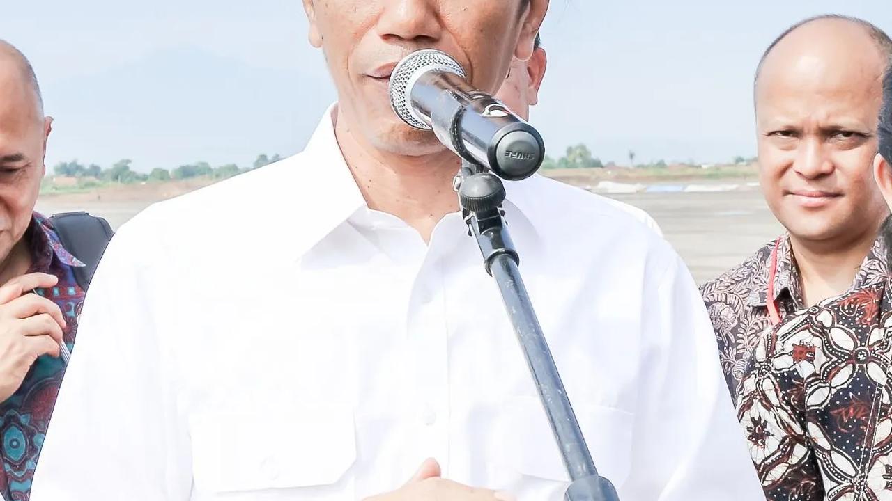 Di sisi lain, program pembangunan infrastruktur pun masih terus dilanjutkan bersamaan dengan itu.<br>