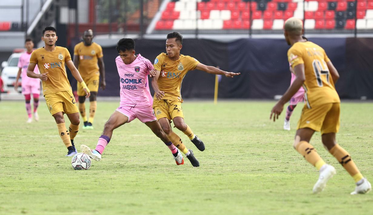 Kedua tim harus puas berbagi angka dengan skor 2-2 di Stadion Kapten I Wayan Dipta, Gianyar, Selasa (1/3/2022). (Dok Persita)