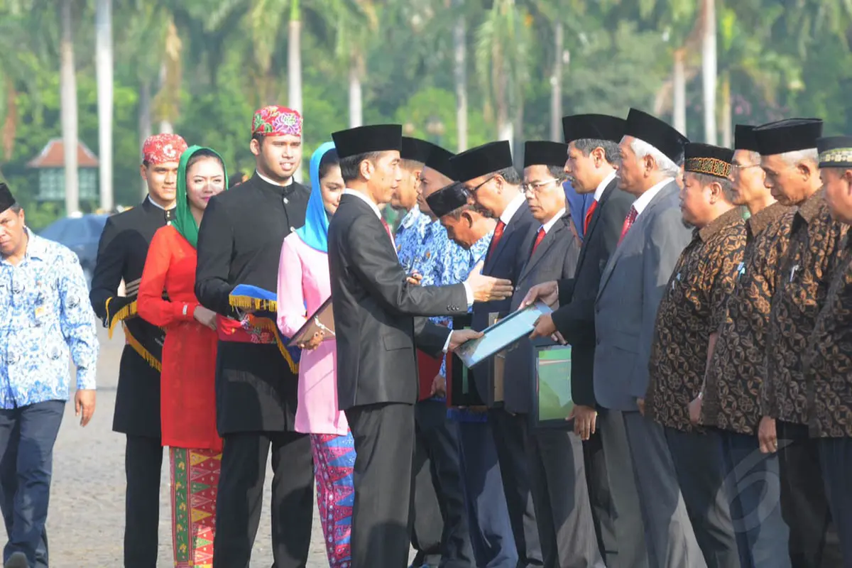 Gagahnya Jokowi Saat Jadi Pemimpin Upacara
