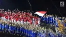 Kontingen Indonesia melintas saat pembukaan Asian Games 2018 di Stadion Utama Gelora Bung Karno (SUGBK), Jakarta, Sabtu (18/8). Asian Games 2018 diikuti 45 negara. (Merdeka.com/Imam Buhori)