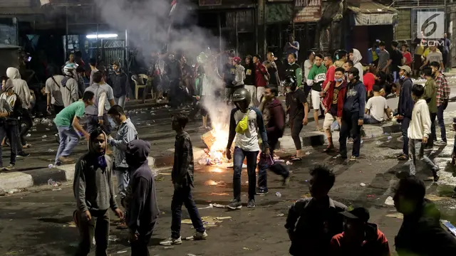 Demo Pelajar Ricuh, Massa Berkumpul di Pejompongan