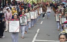 Fakta Unik Kirab Pusaka Trenggalek ke-831: Bupati Berbagi Sedekah Tolak Bala di Tengah Antusiasme Warga