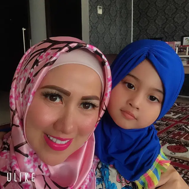 Potret Venna Melinda dan Vania Athabina