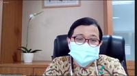Kartini Rustandi selaku Plt Direktur Kesehatan Kerja dan Olahraga Kementrian Kesehatan Republik Indonesia menjelaskan bagaimana cara yang baik dan benar dalam menjalani protokol kesehatan yang diwajibkan oleh pemerintah di LIVE Streaming Webinar Liputan6 pada hari Kamis, 08 Oktober 2020.