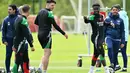Latihan ini persiapan menghadapi Paris Saint-Germain (PSG) di leg kedua semifinal Liga Champions 2024/2025. (Glyn KIRK/AFP)