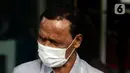 Rosario de Marshall alias Hercules (kiri), Tenaga Ahli PD Pasar Jaya, usai menjalani pemeriksaan di Gedung Merah Putih Komisi Pemberantasan Korupsi (KPK), Jakarta, Kamis (19/1/2023). Sebelumnya, KPK telah menetapkan sebanyak 14 tersangka dalam kasus dugaan suap penangan perkara di MA, termasuk Hakim Agung nonaktif, Sudrajad Dimyati dan Gazalba. (Liputan6.com/Helmi Fithriansyah)