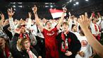 Suka cita menyelimuti para pemain dan pendukung SC Frieburg setelah berhasil lolos ke babak final Liga Europa 2025/2026, Kamis (07/05/2026). (AP Photo/DPA/Philipp von Ditfurth)