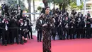 Kendall Jenner memakai balutan gaun rancangan desainer kondang dunia, Cavali Coutour. (AFP/Bintang.com)