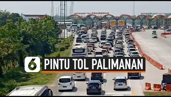 VIDEO: Antre Panjang 2 KM di Pintu Tol Palimanan
