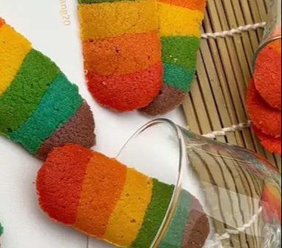 Dengan menggunakan bahan-bahan yang bisa diperoleh di minimarket atau toko bahan kue, Anda bisa mencoba membuat kue ini dengan panduan resep berikut.