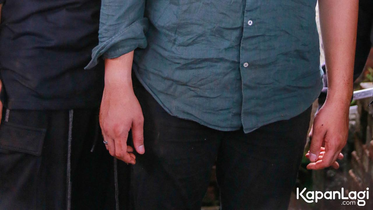 Aditya Zoni Ungkap Penyebab Meninggal, Berikut Ini 10 Potret Pemakaman Ayah Ammar Zoni