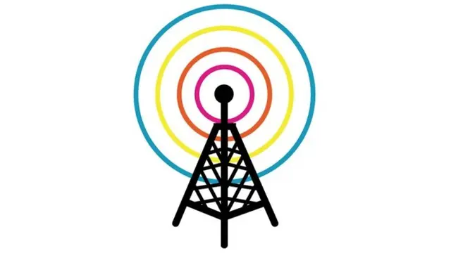 Ilustrasi jaringan telekomunikasi memancar dari tower