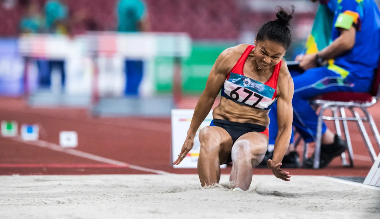 Atlet Filipina, Marestella Sunang saat tampil pada babak final Lompat Jauh Putri Asian Games 2018 di Stadion Utama Gelora Bung Karno, Jakarta, Senin (27/8). Sebanyak 11 atlet turun di final nomor lompat jauh putri (ANTARA FOTO/INASGOC/M Agung Rajasa)
