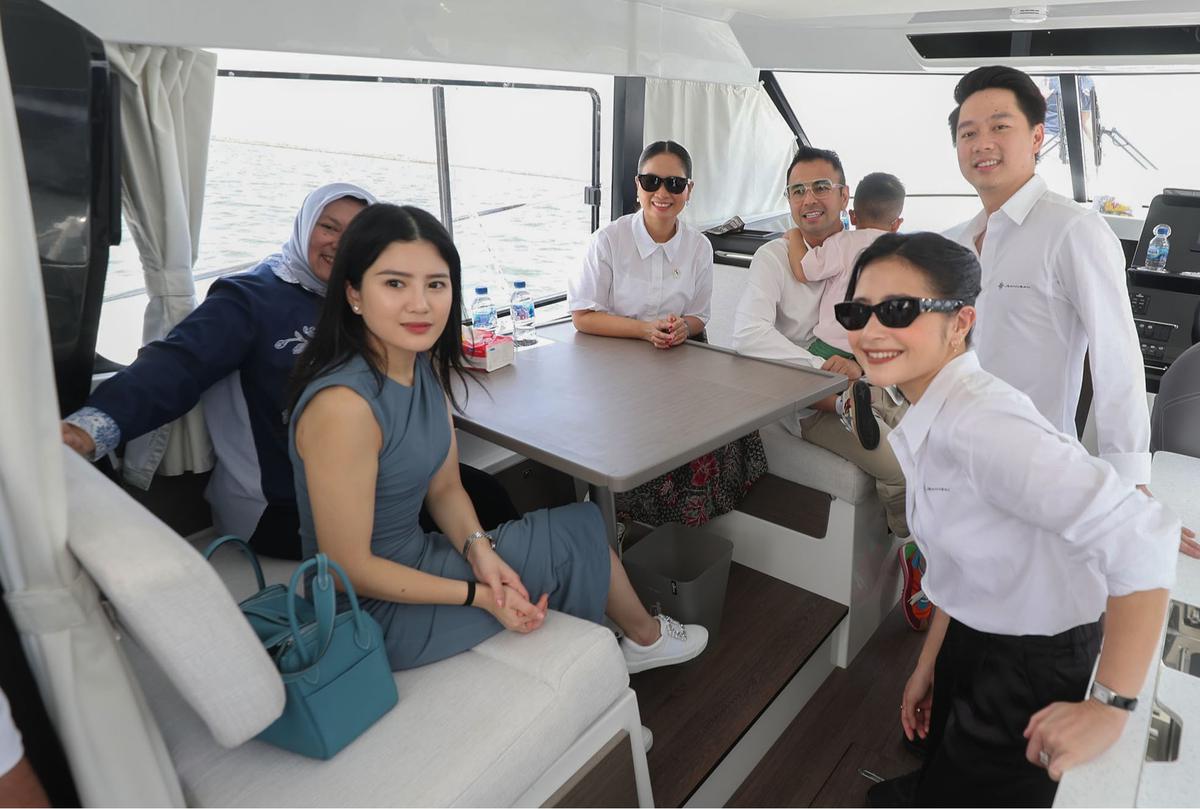 FOTO: Raffi Ahmad dan Wamen Ni Luh Puspa Mencoba Kapal Yacht Salaya