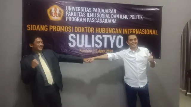 Lulus Sidang Terbuka Online, Dua Mahasiswa Pascasarjana Unpad Raih Titel Doktor
