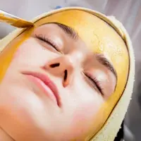 Ilustrasi memakai masker dari bahan alami. (via: istimewa)