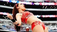 Bintang gulat WWE dari AS, Brie Bella, dikabarkan tidak bisa melahirkan normal karena otot perutnya terlalu kencang. (Instagram/thebriebella)