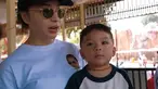 Kompak mengenakan dress code warna putih, Nikita Willy tampak antusias membersamai Baby Izz. Menariknya, momen Nikita Willy ke Dufan kali ini ialah pertama kalinya setelah 10 tahun tidak berkunjung. (Liputan6.com/YT/Nikita Willy Official)